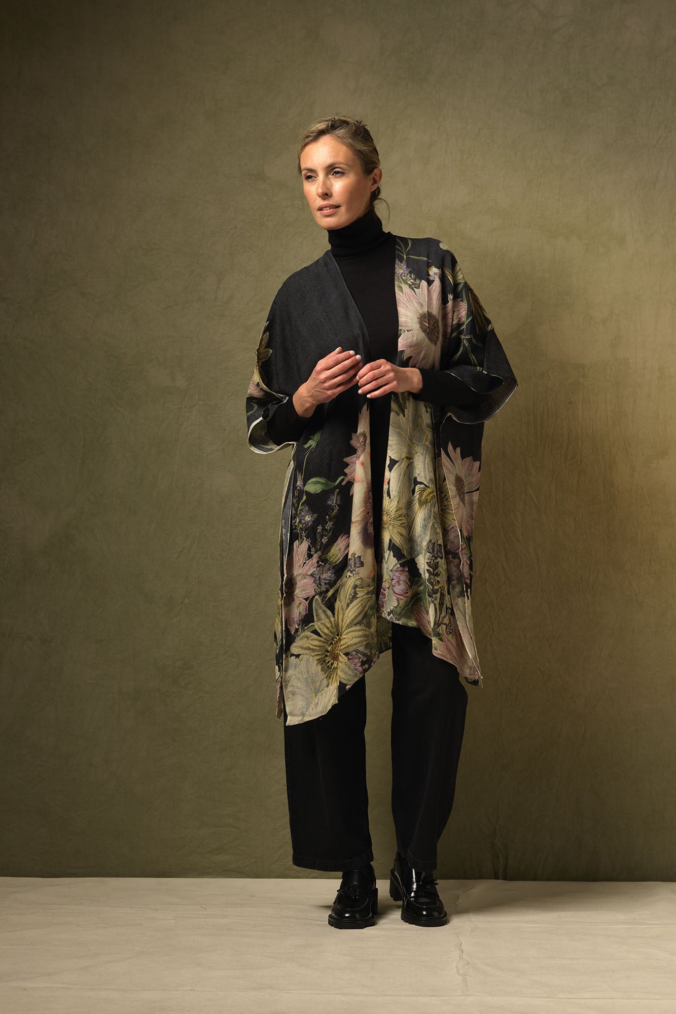 One Hundred Stars – Wool Throwover - Daisy Black