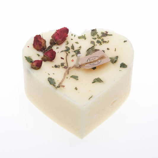 Large Heart Shape Scented Candle with Rose Buds